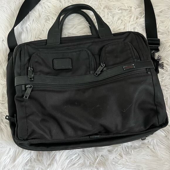 Tumi Alpha 2 Compact Large Screen Laptop Briefcase - Picture 1 of 16